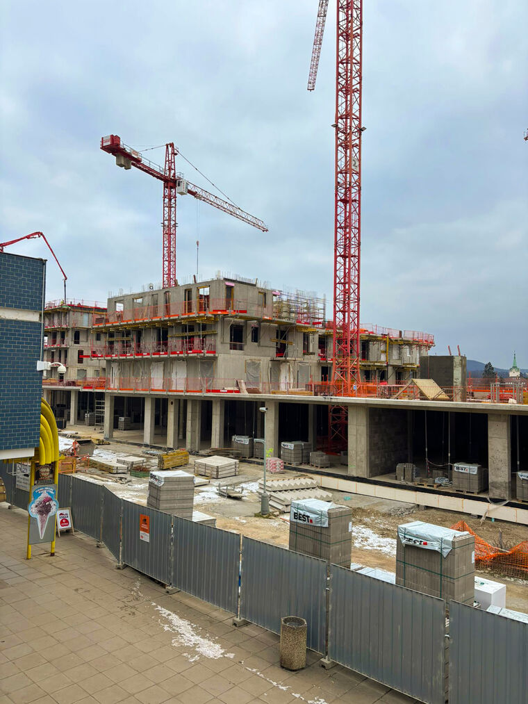 CO NOVÉHO NA STAVBĚ?